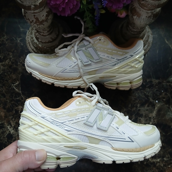 New Balance 1906U Streetwear/Utility ShoesSize 6 Men/7.5 for Women - Picture 1 of 14